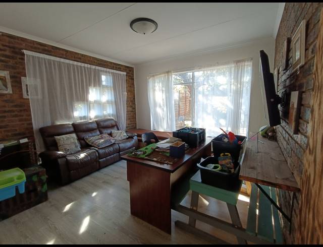 3 BEDROOM HOUSE FOR SALE IN VANDERBIJLPARK SE 4